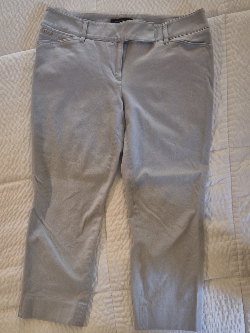 White House Black Market Light Gray Cropped Pants sz 6